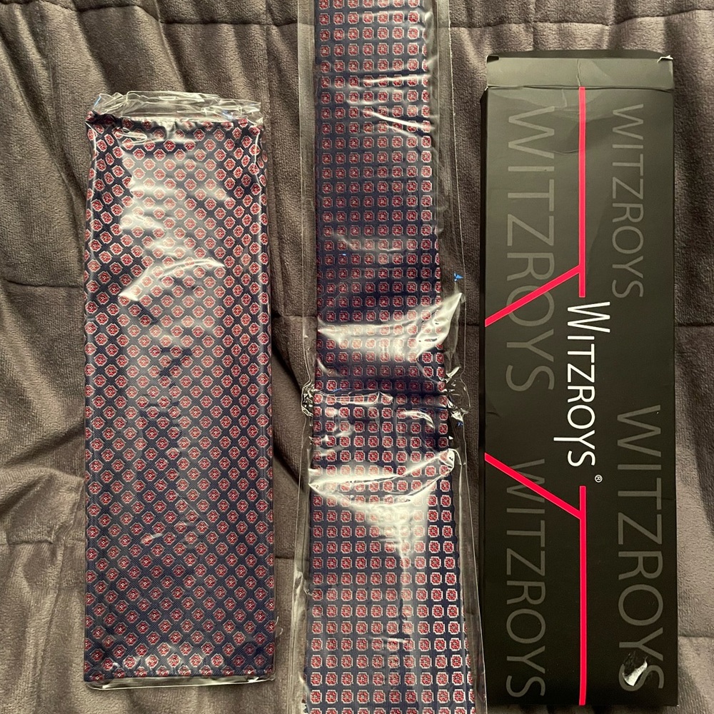 Men’s tie with pocket square set